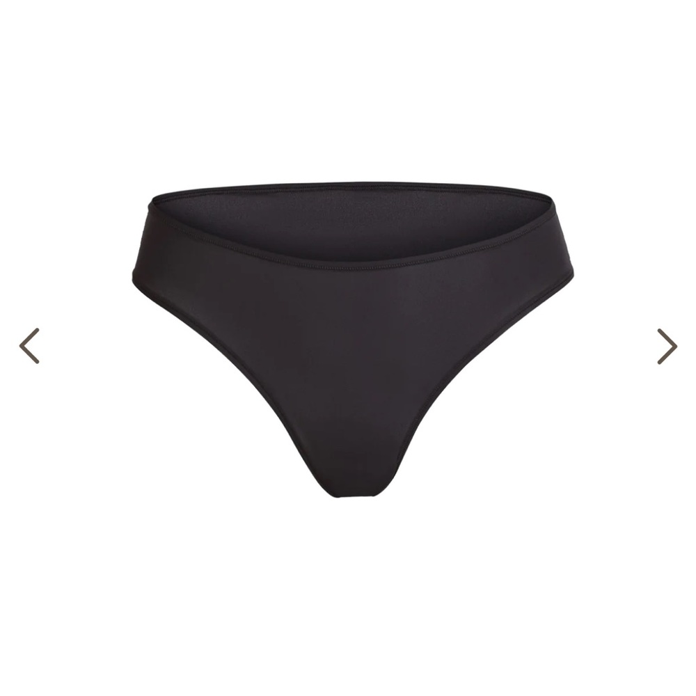 NWT skims shine foundations cheeky brief onyx black size medium. New with tags!